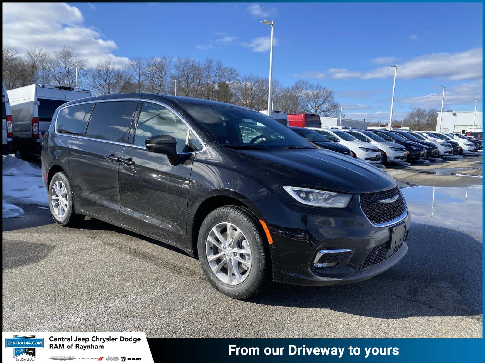 2026 Chrysler Pacifica Select