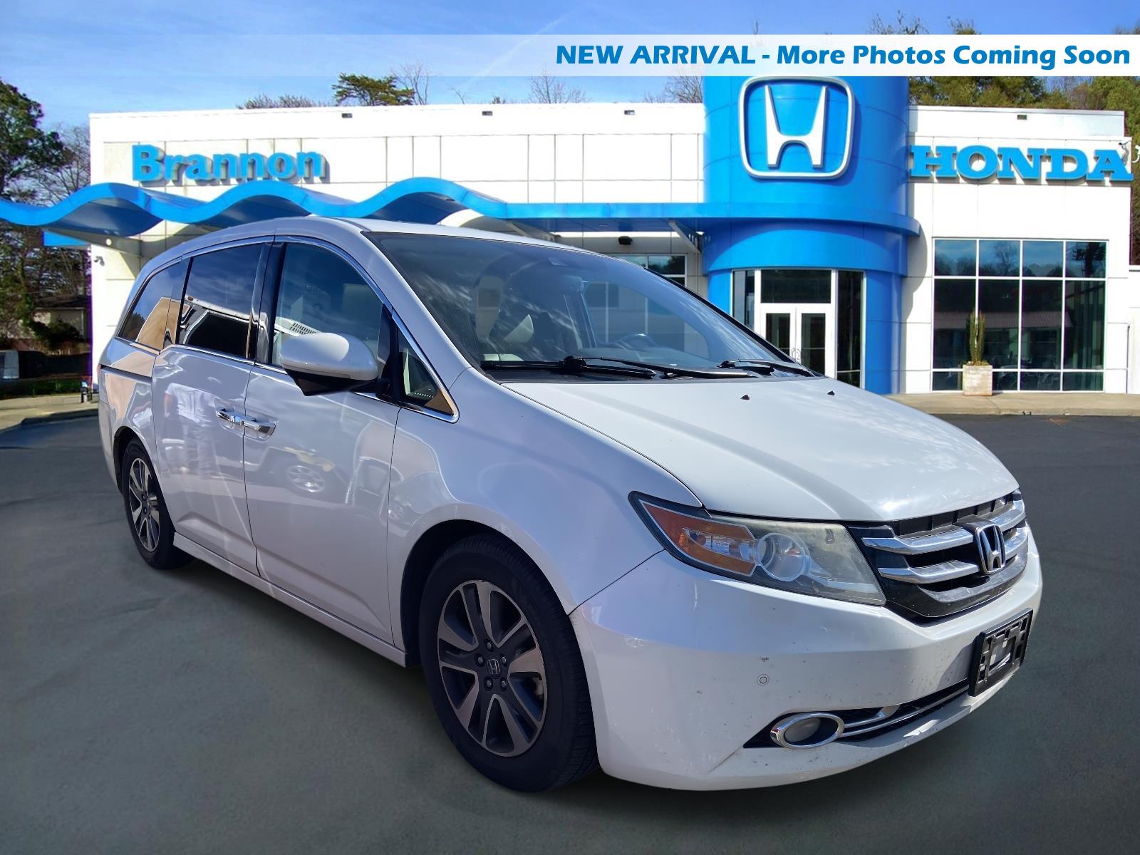 2014 Honda Odyssey Touring's photo