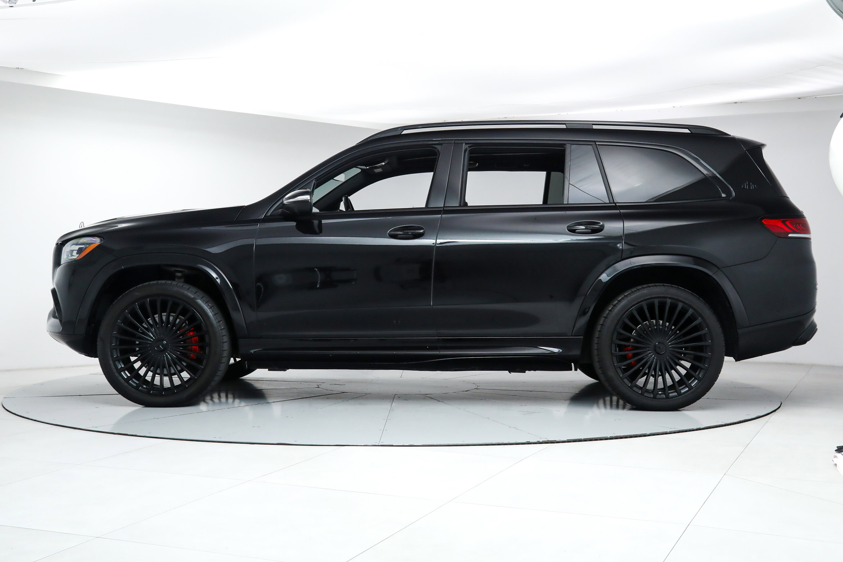 2023 Mercedes Benz GLS Maybach 600 4MATIC photo 2