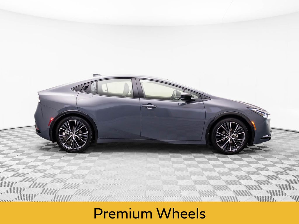 2024 Toyota Prius XLE photo 6