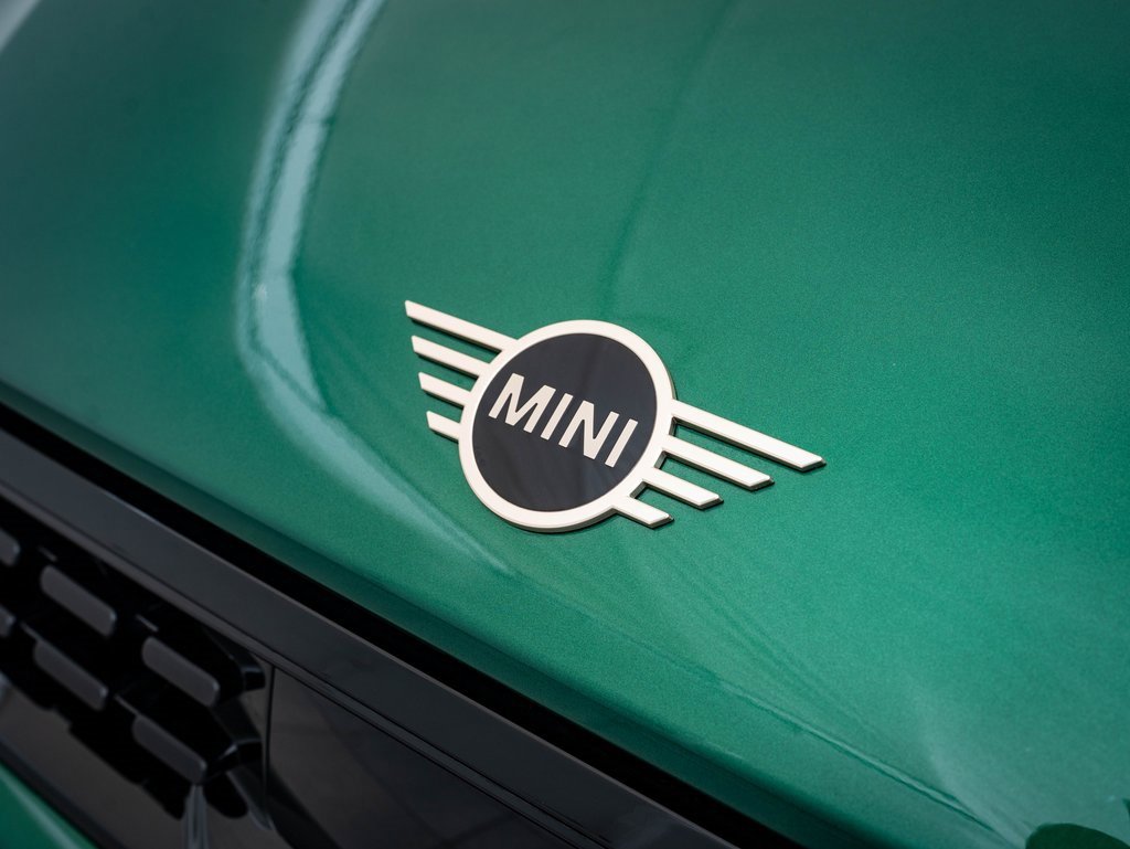 2025 Mini Cooper 2 Door Hardtop Signature photo 3