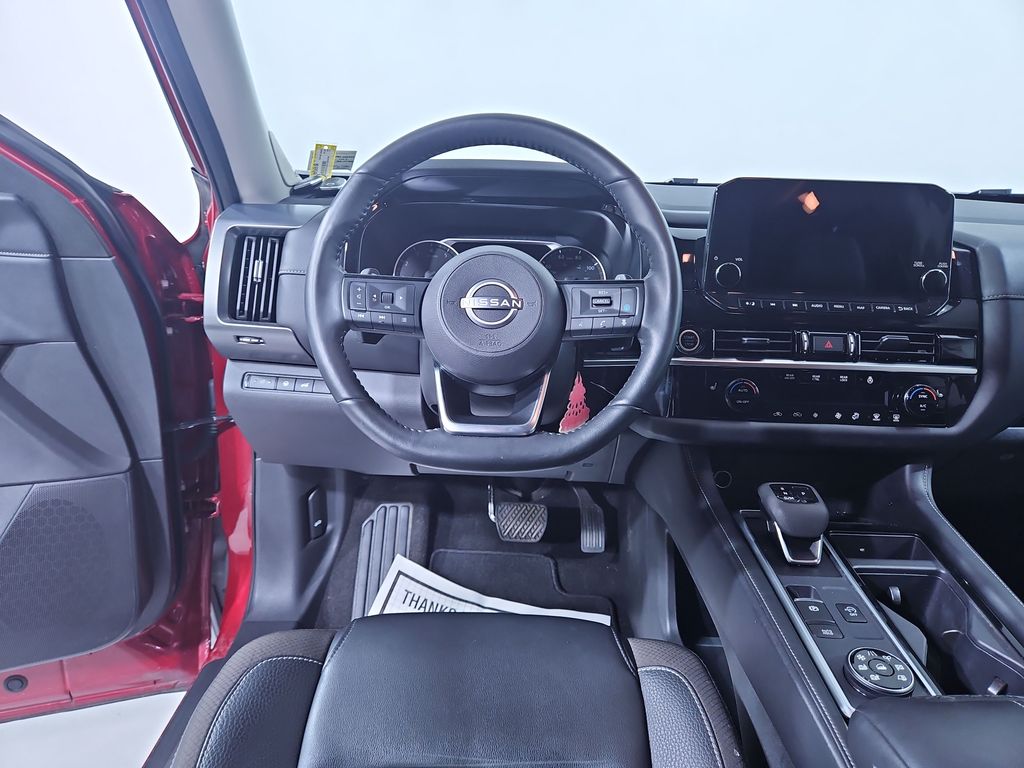 2024 Nissan Pathfinder SL photo 13