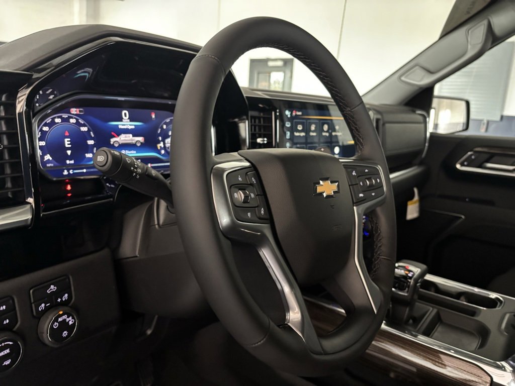 2025 Chevrolet Silverado 1500 LT photo 6