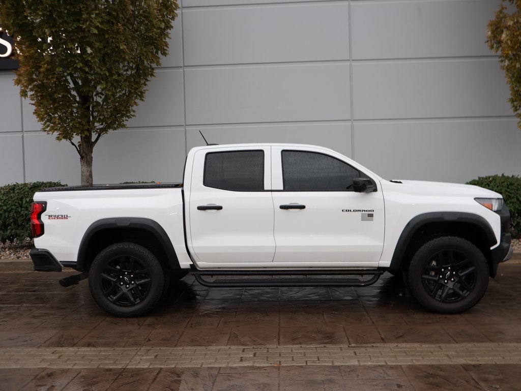2024 Chevrolet Colorado Trail Boss photo 2