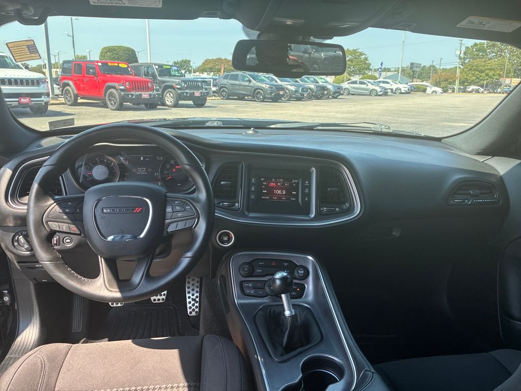 2017 Dodge Challenger R/T photo 12