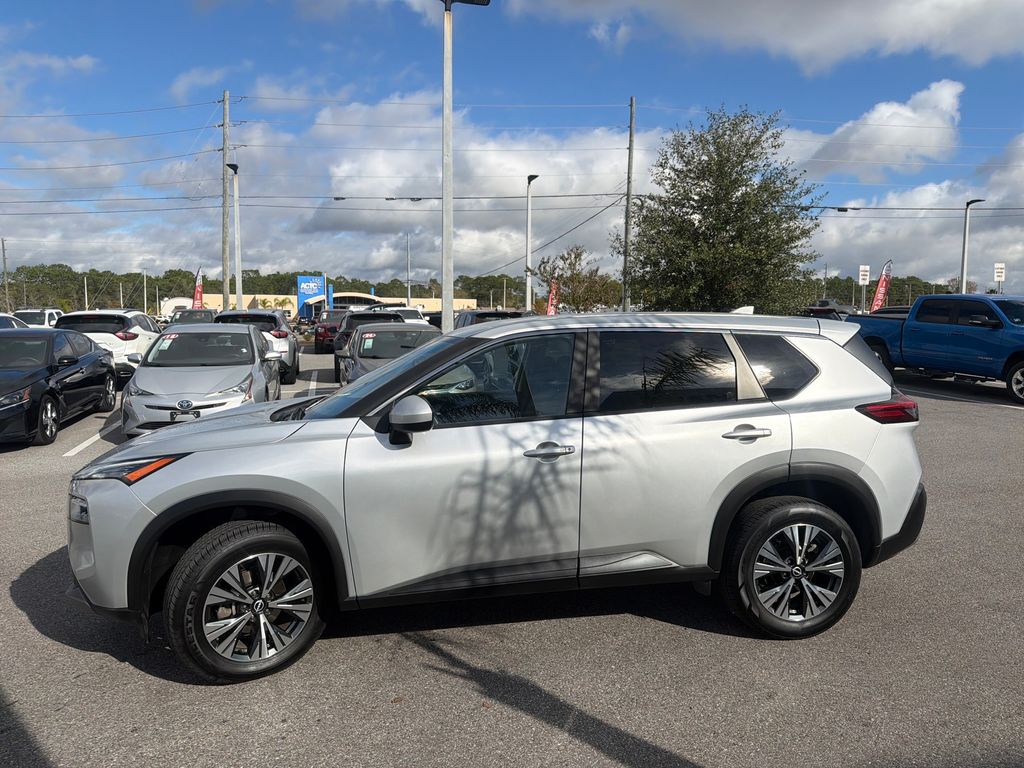 2023 Nissan Rogue SV photo 3