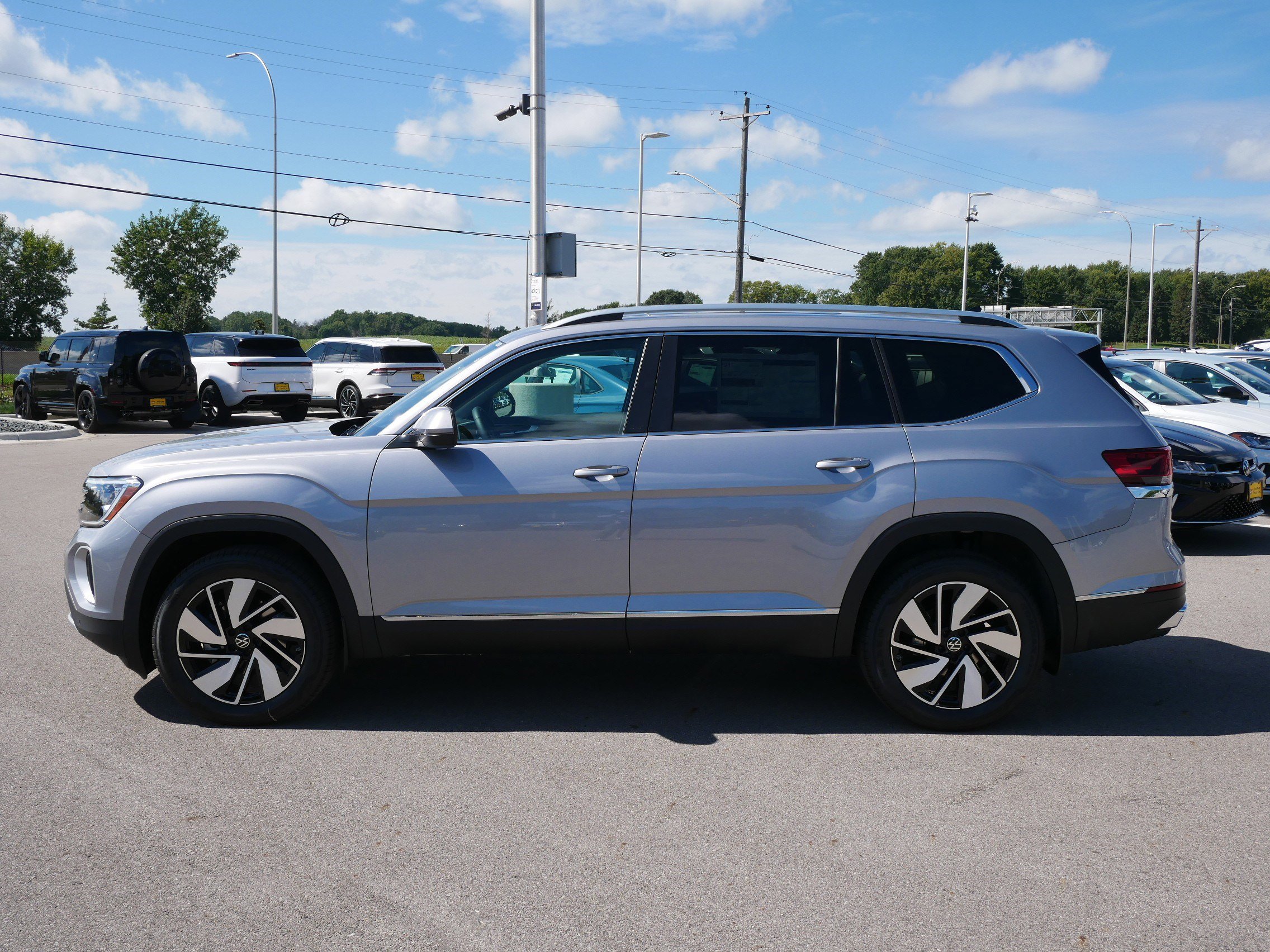 2026 Volkswagen Atlas SEL photo 3