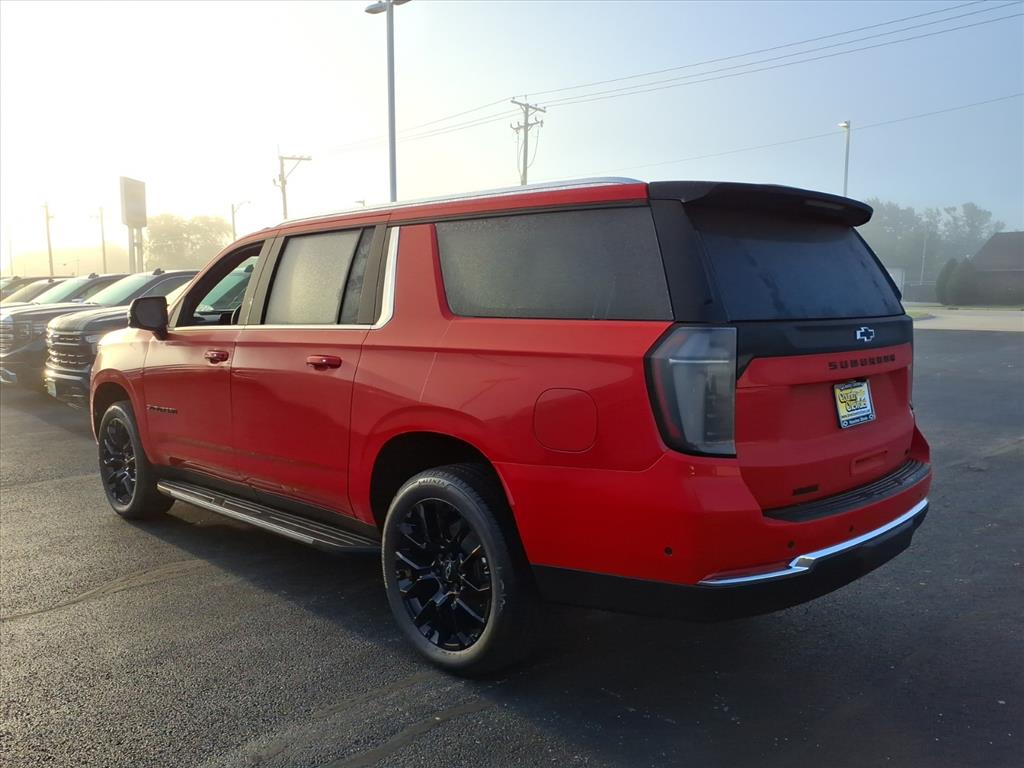2025 Chevrolet Suburban LT photo 3