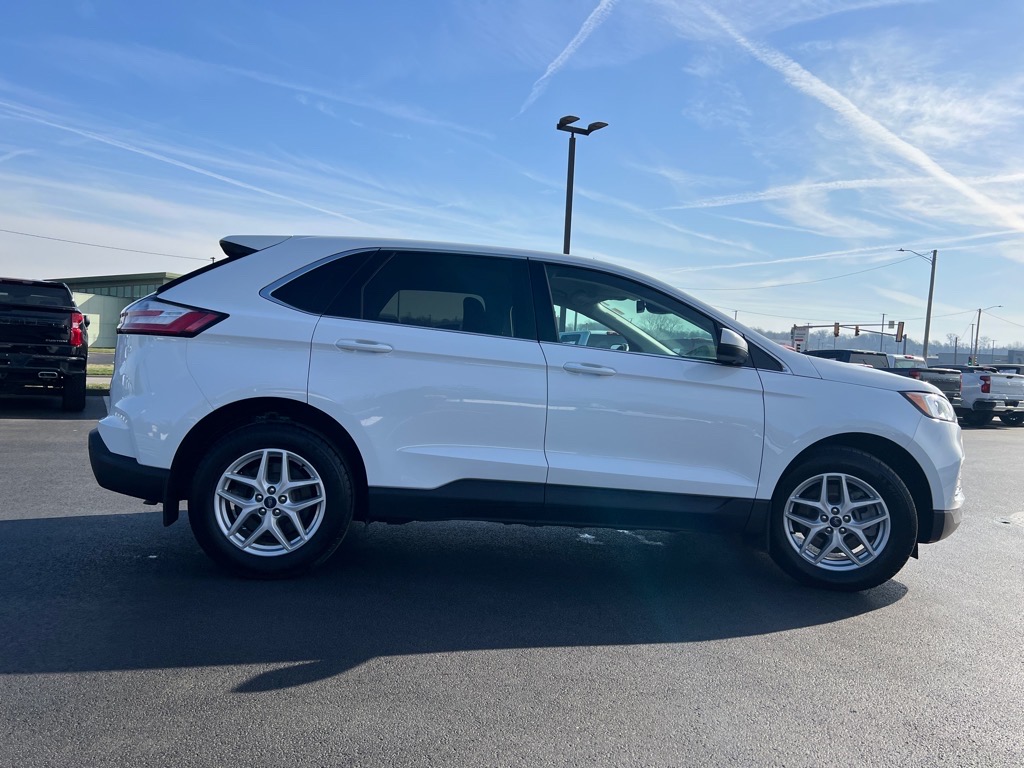 2022 Ford Edge SEL photo 30