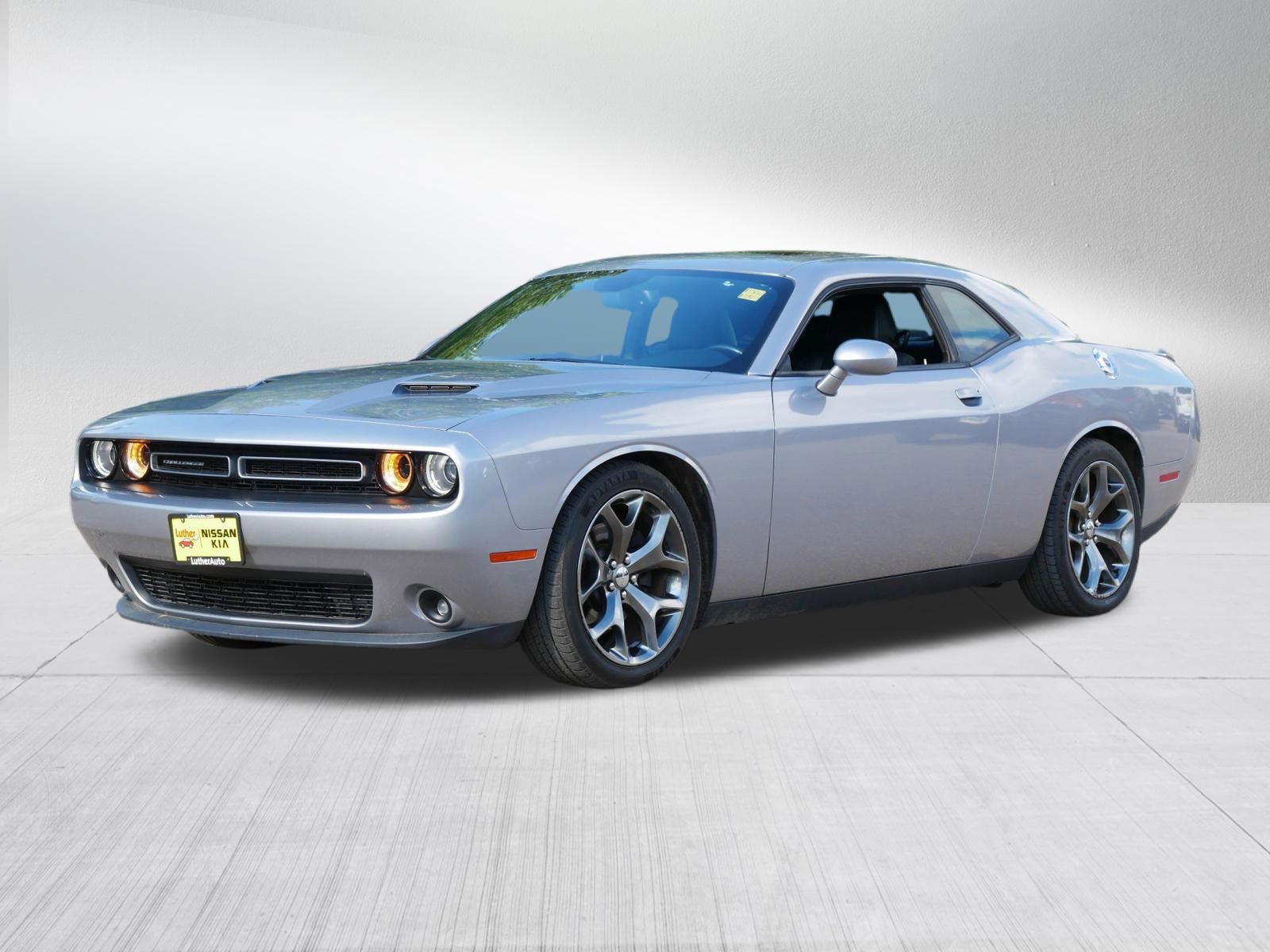 2015 Dodge Challenger SXT Plus photo 3