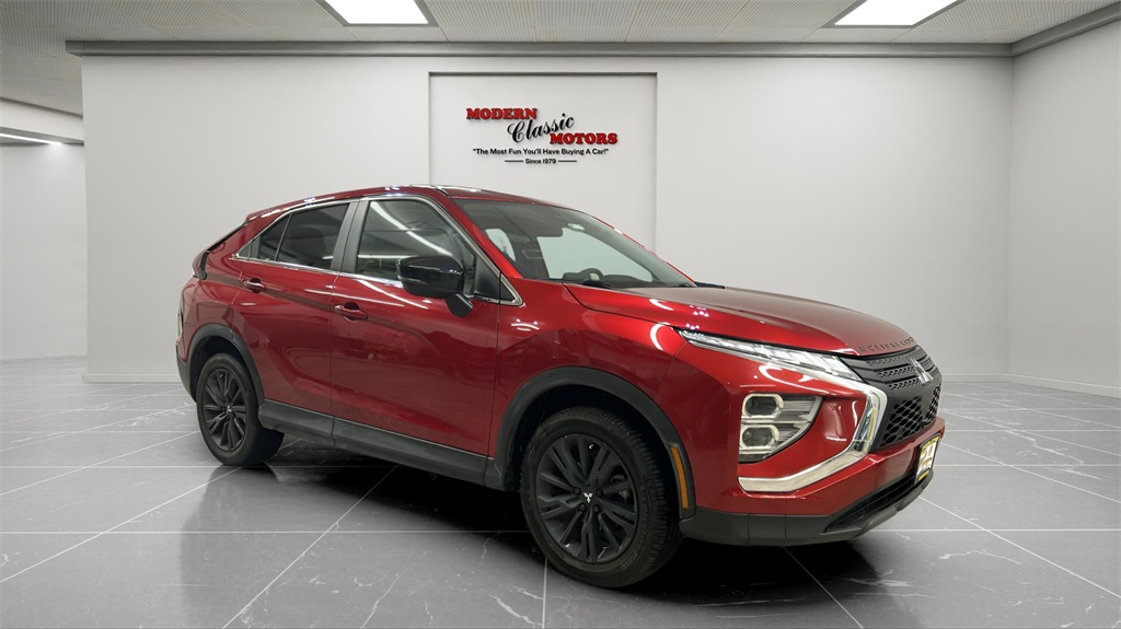 2023 Mitsubishi Eclipse Cross LE's photo