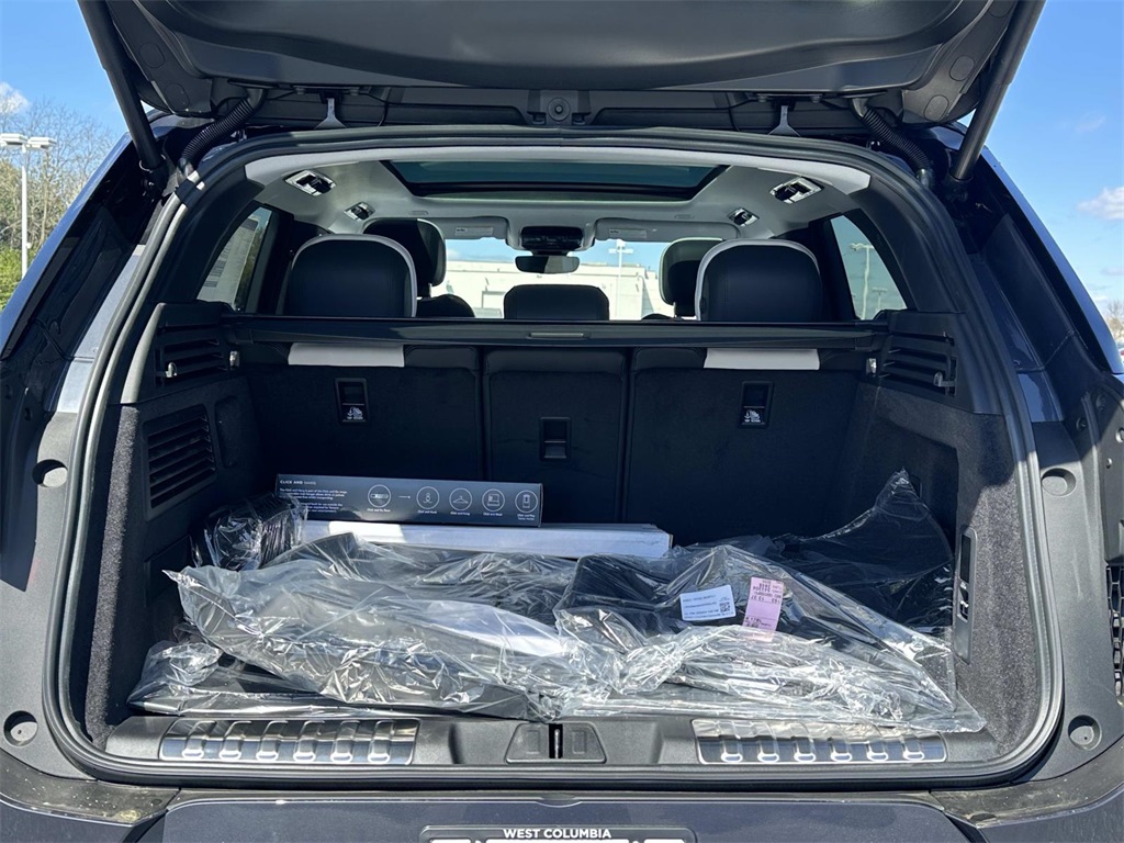 2025 Land Rover Range Rover Sport SE photo 3