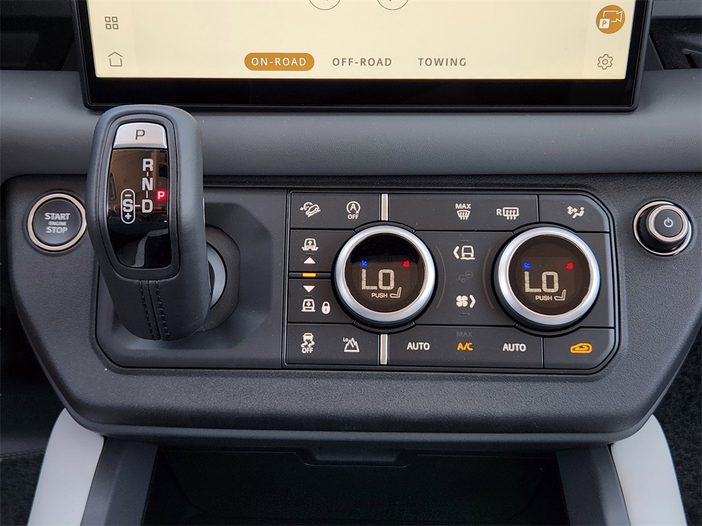 2025 Land Rover Defender 130 X-Dynamic SE photo 12