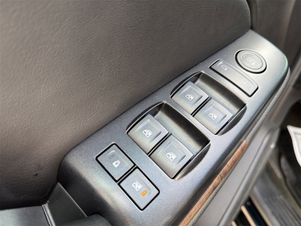 2017 Chevrolet Suburban LS photo 9