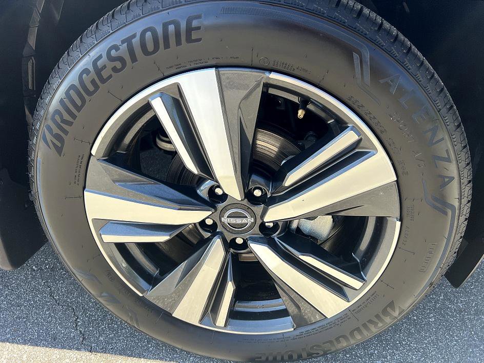 2024 Nissan Rogue SL photo 10