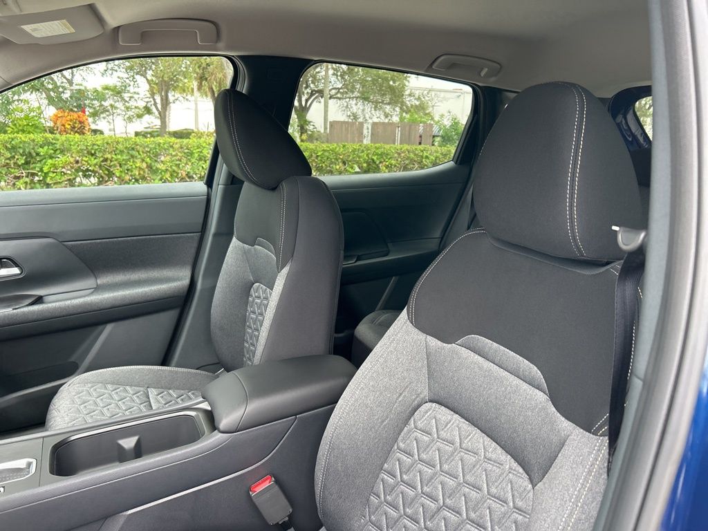 2025 Nissan Kicks SV photo 12