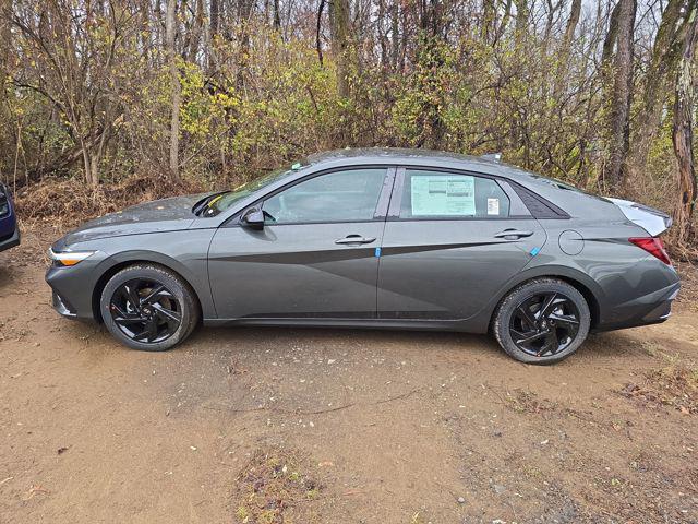 2026 Hyundai Elantra SEL Sport photo 2