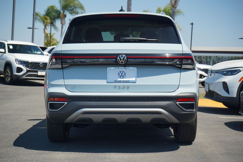2025 Volkswagen Taos SE photo 4