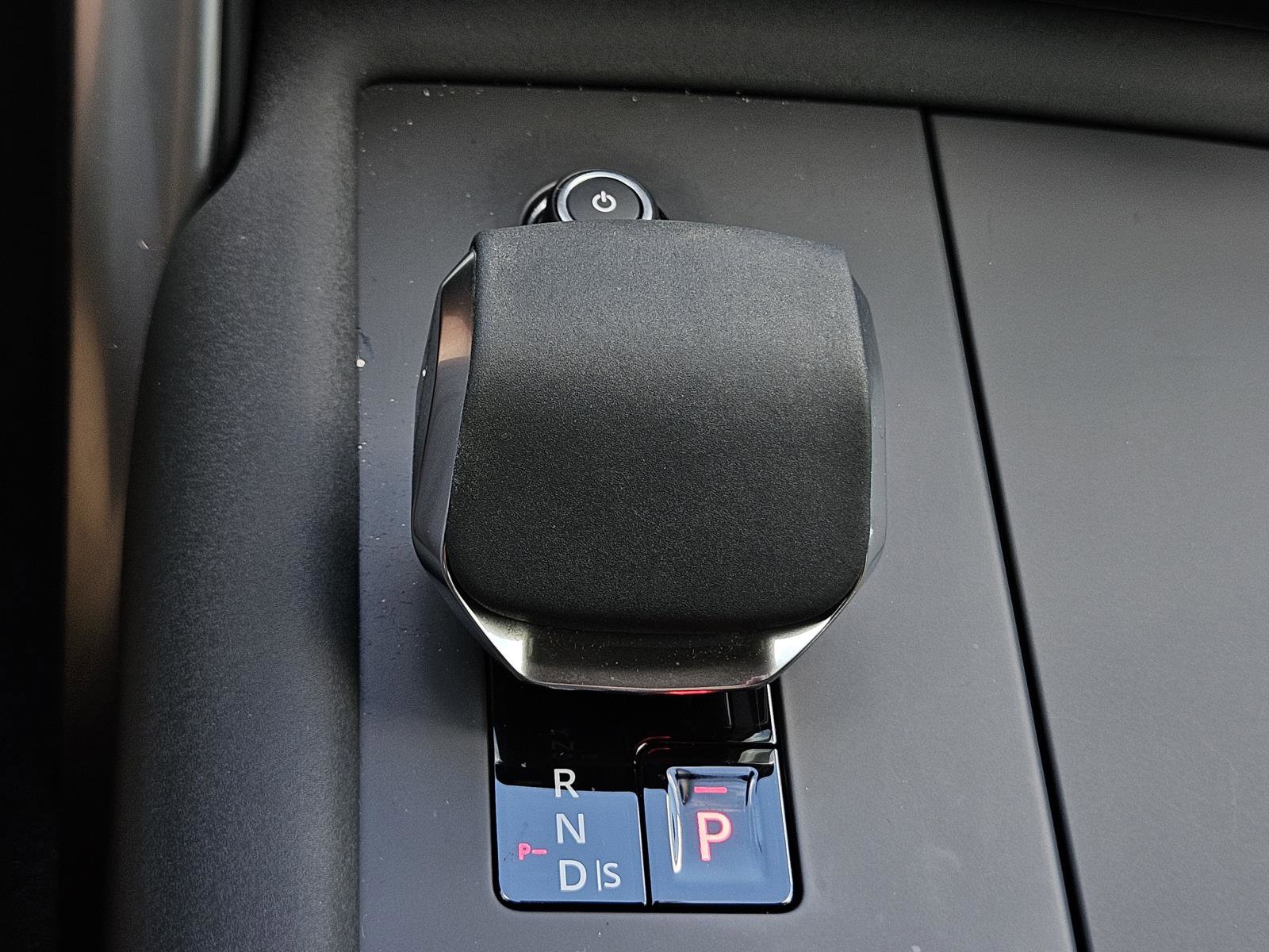 2025 Land Rover Discovery P360 Dynamic SE photo 24