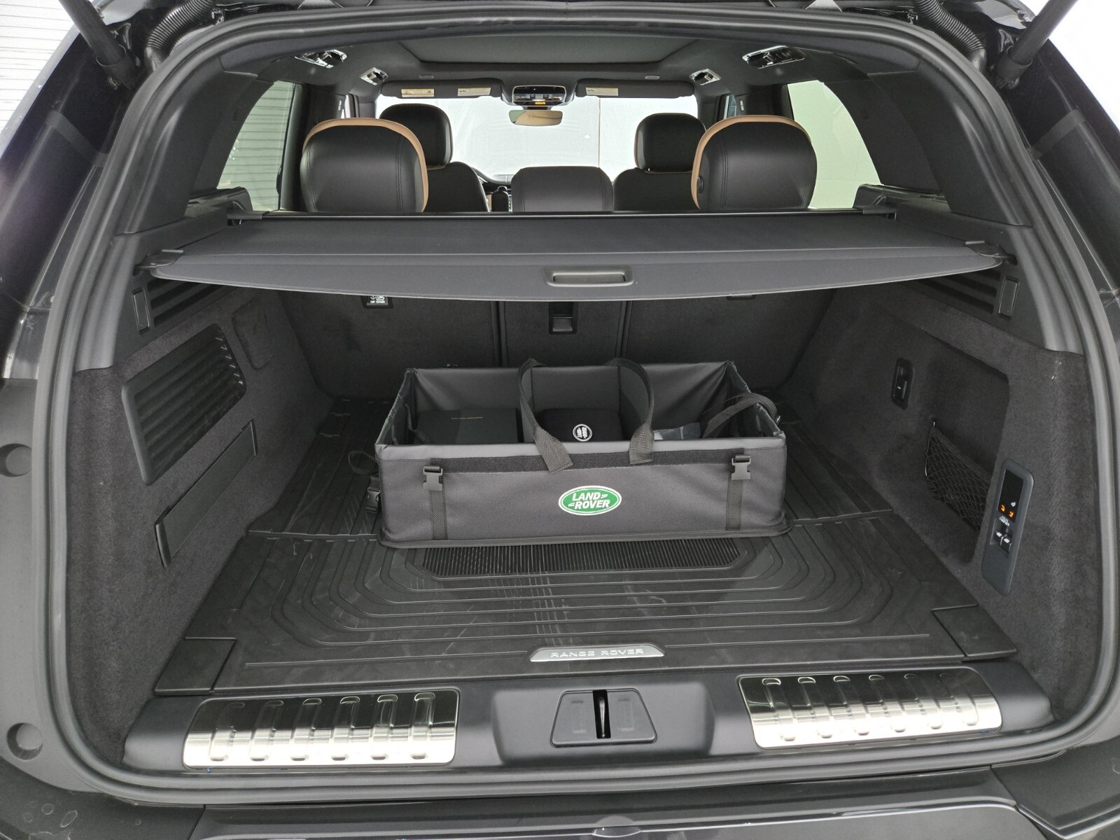 2025 Land Rover Range Rover Sport SE photo 12