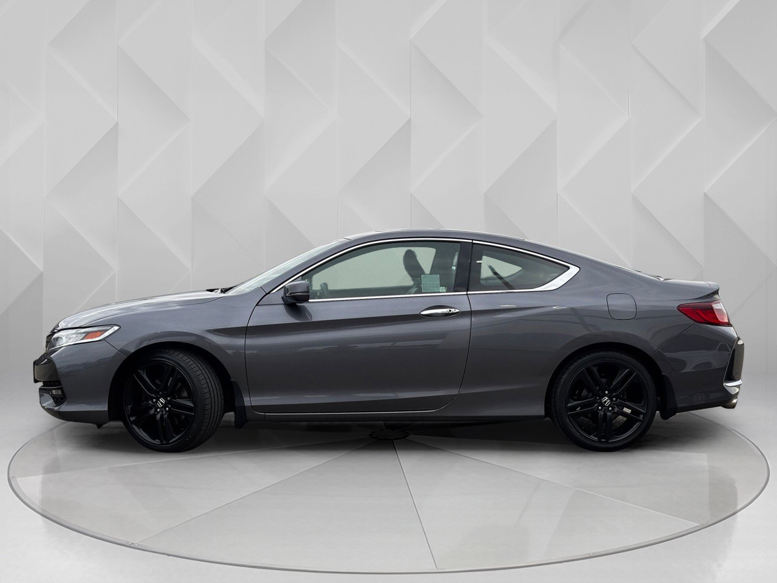 2016 Honda Accord Touring photo 2