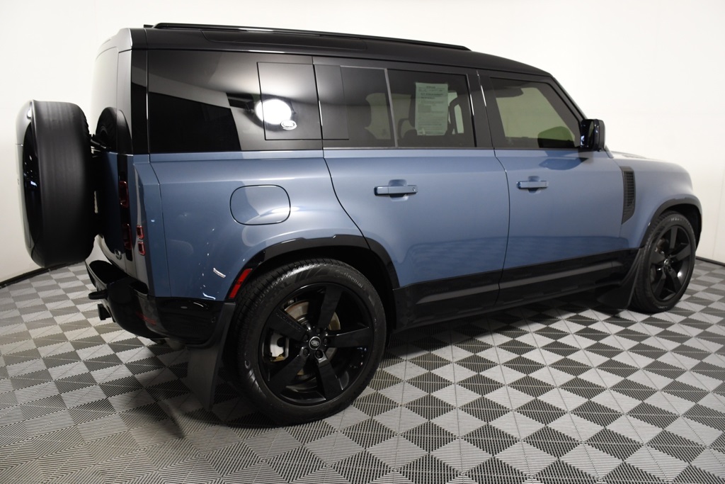 2022 Land Rover Defender 110 X-Dynamic HSE photo 7