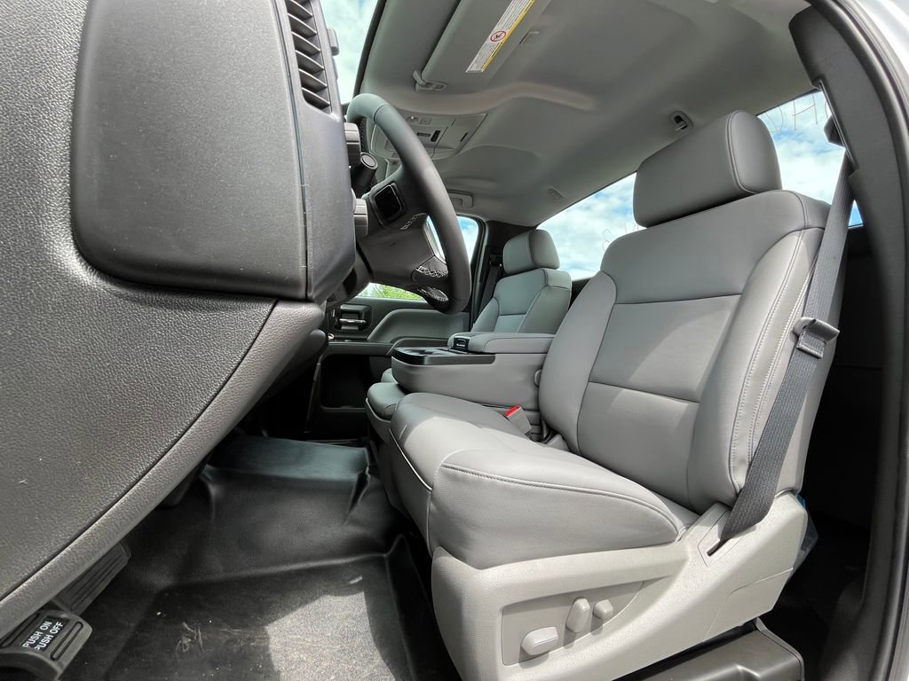 2024 Chevrolet Silverado 6500HD Work Truck photo 4
