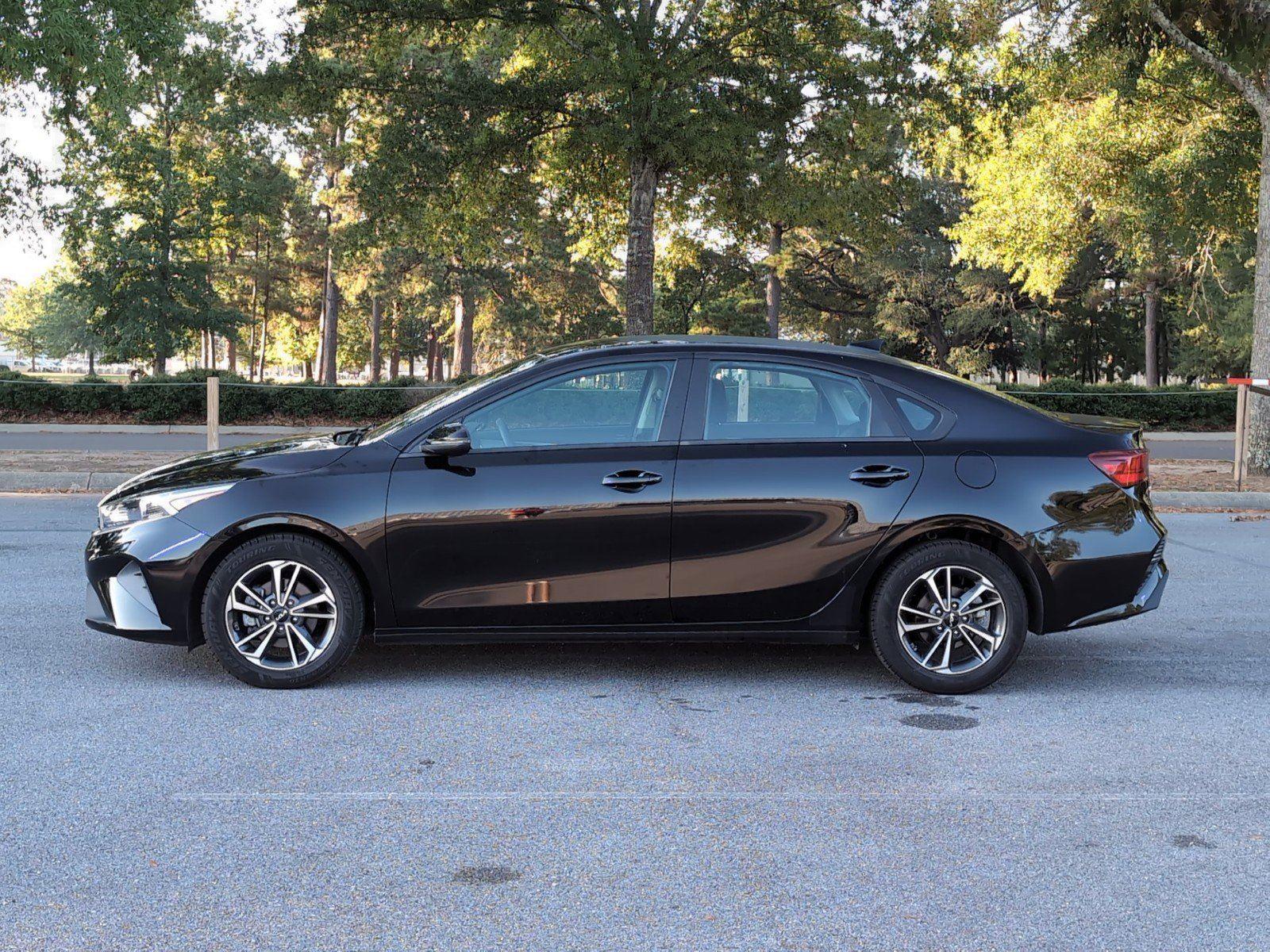 2023 Kia Forte LXS photo 2