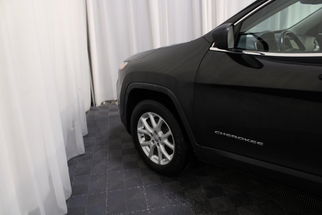 2016 Jeep Cherokee Latitude photo 2