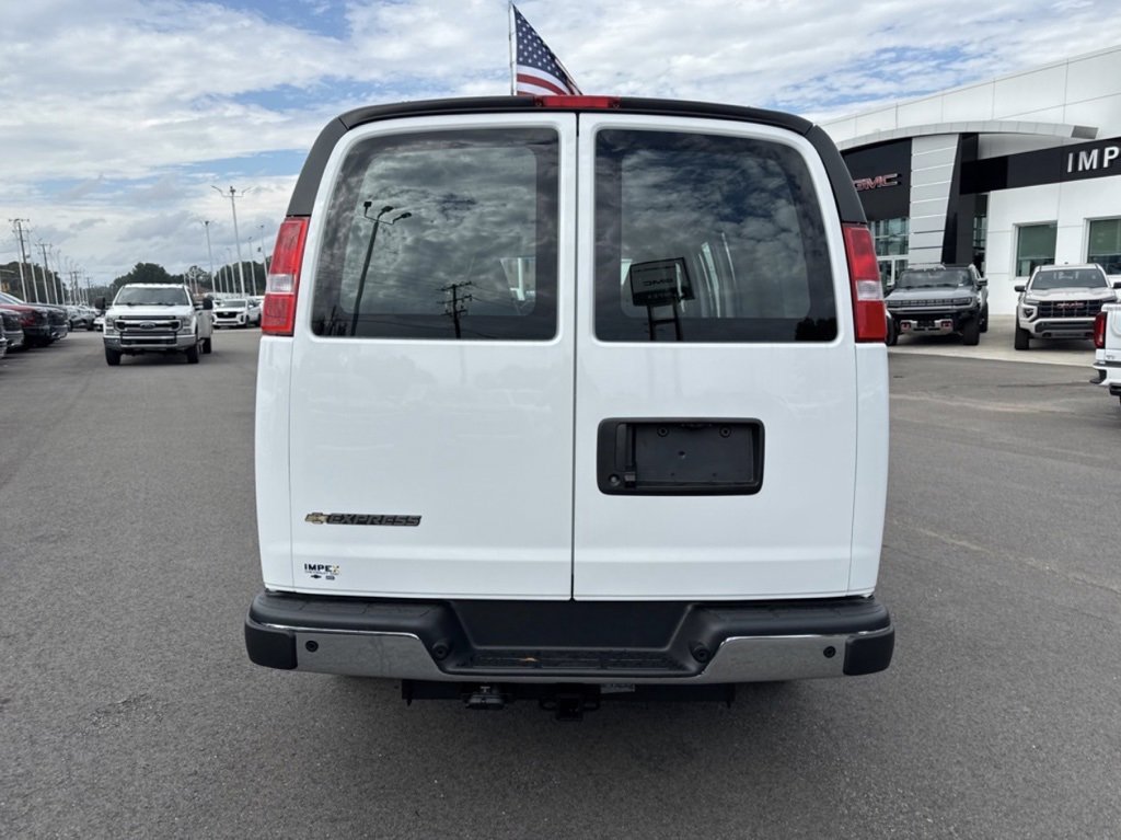 2025 Chevrolet Express Cargo 2500 photo 4