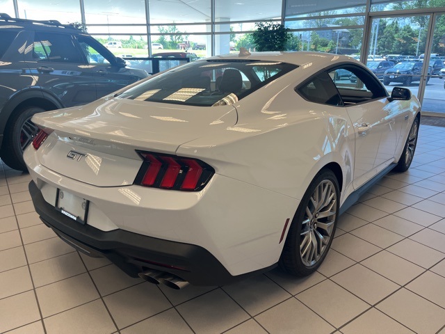2025 Ford Mustang GT Premium photo 5