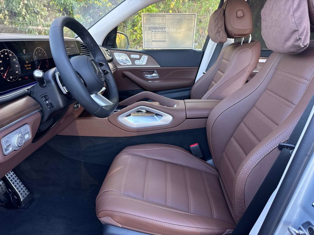 2026 Mercedes Benz GLS 450 4MATIC photo 17