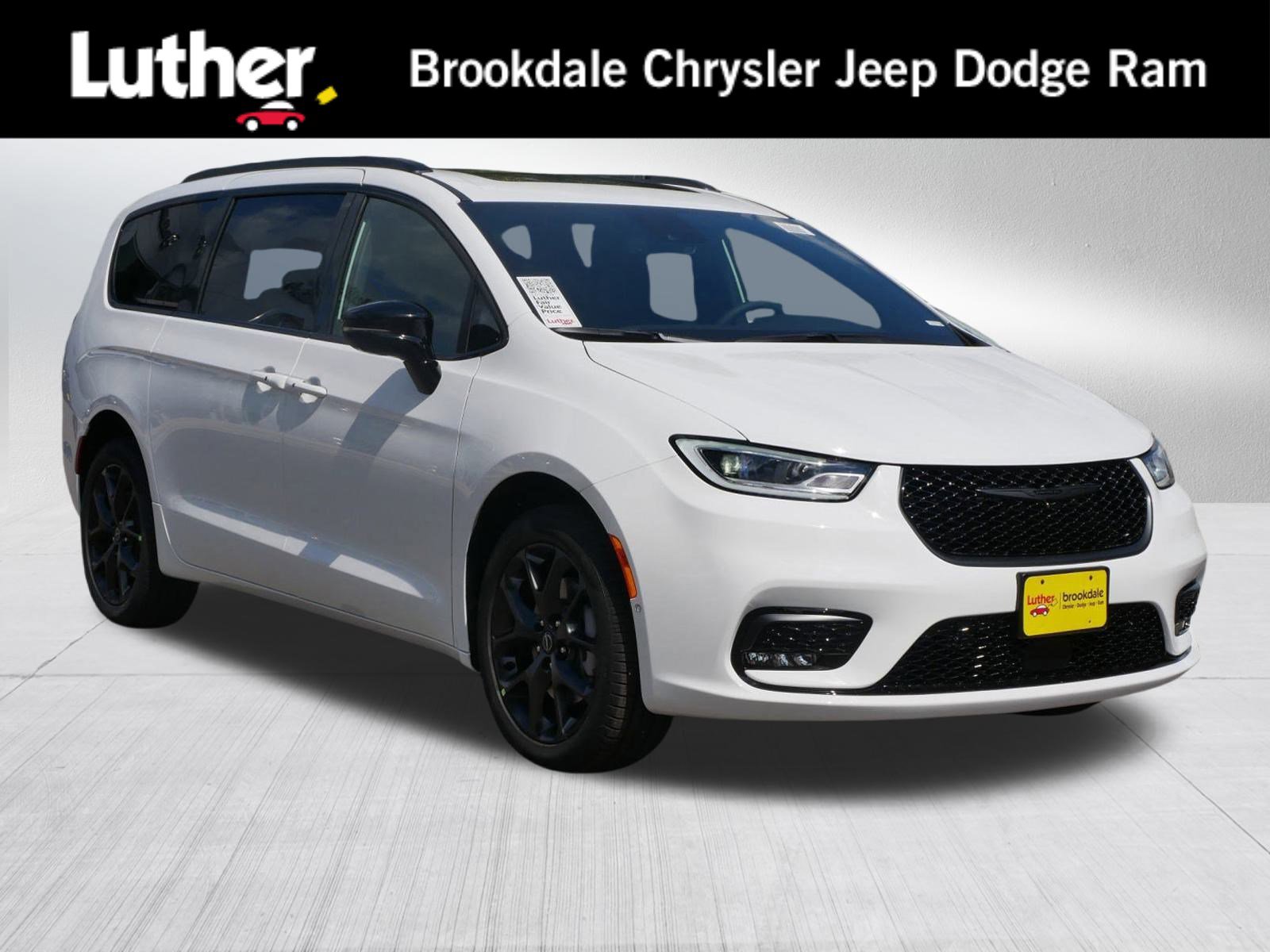 2026 Chrysler Pacifica Limited's photo