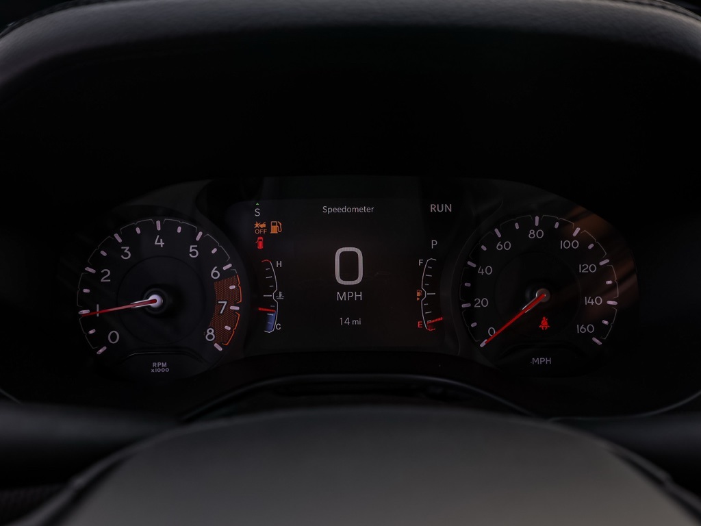 New 2026 Silver Zynith Metallic Clear-Coat Exterior Paint Jeep Latitude image 27