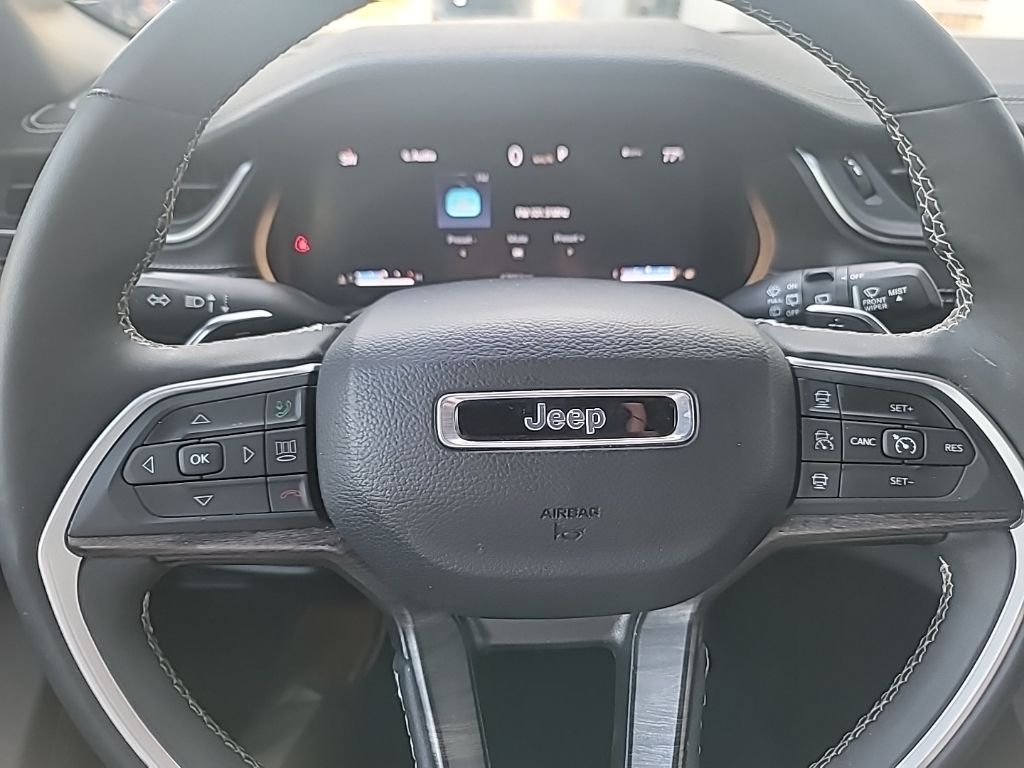 2024 Jeep Grand Cherokee Limited photo 16