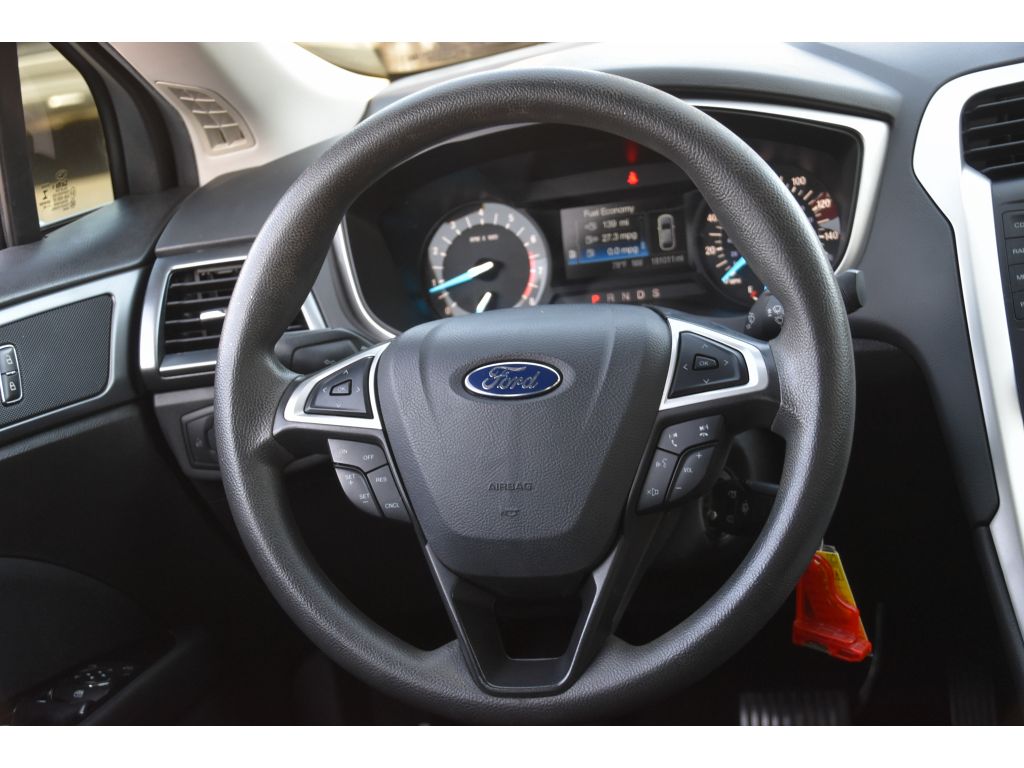 2016 Ford Fusion SE photo 15