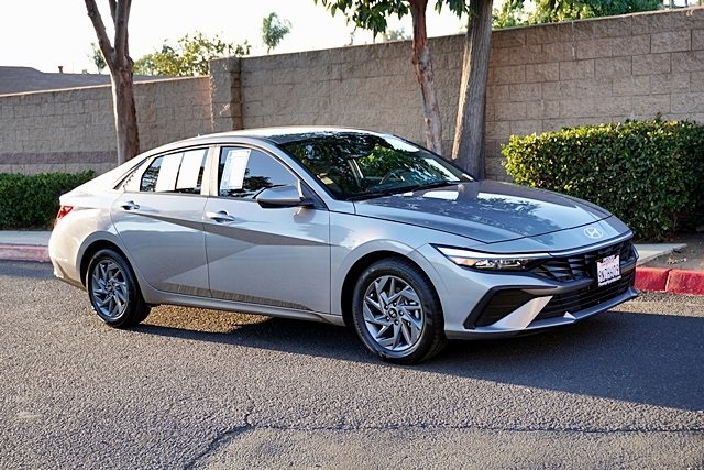 2024 Hyundai Elantra SEL photo 5