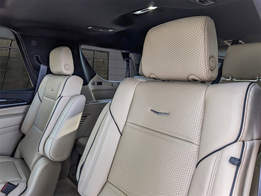 2023 Cadillac Escalade Premium Luxury photo 17