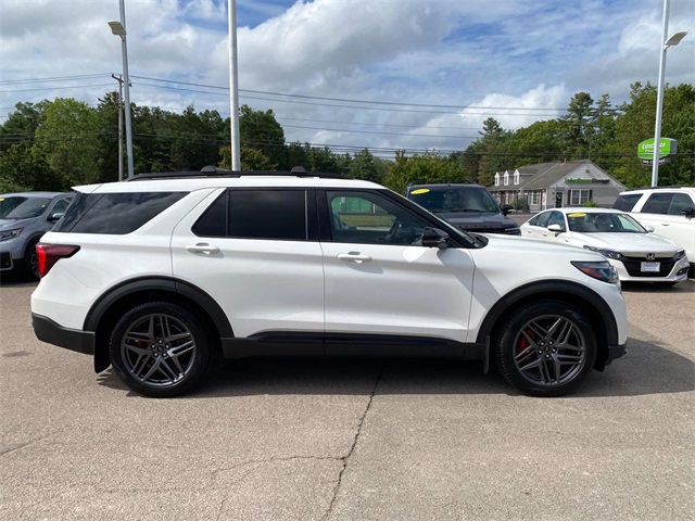 2025 Ford Explorer ST photo 2