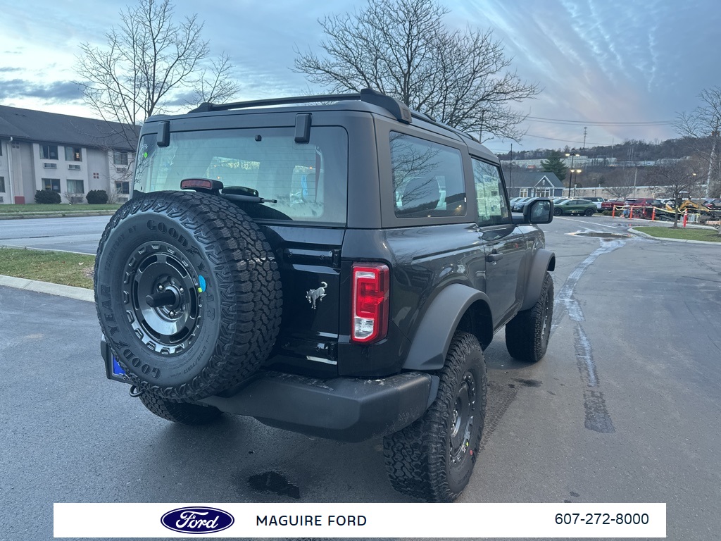 2025 Ford Bronco Base photo 4