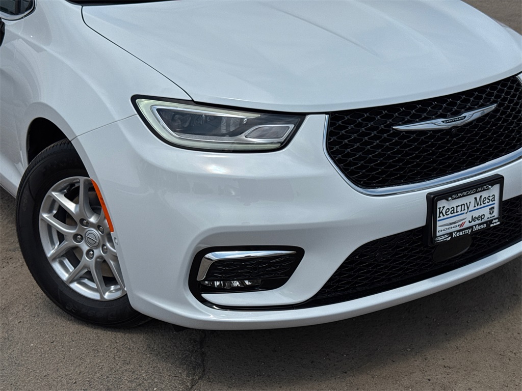 2025 Chrysler Pacifica photo 3