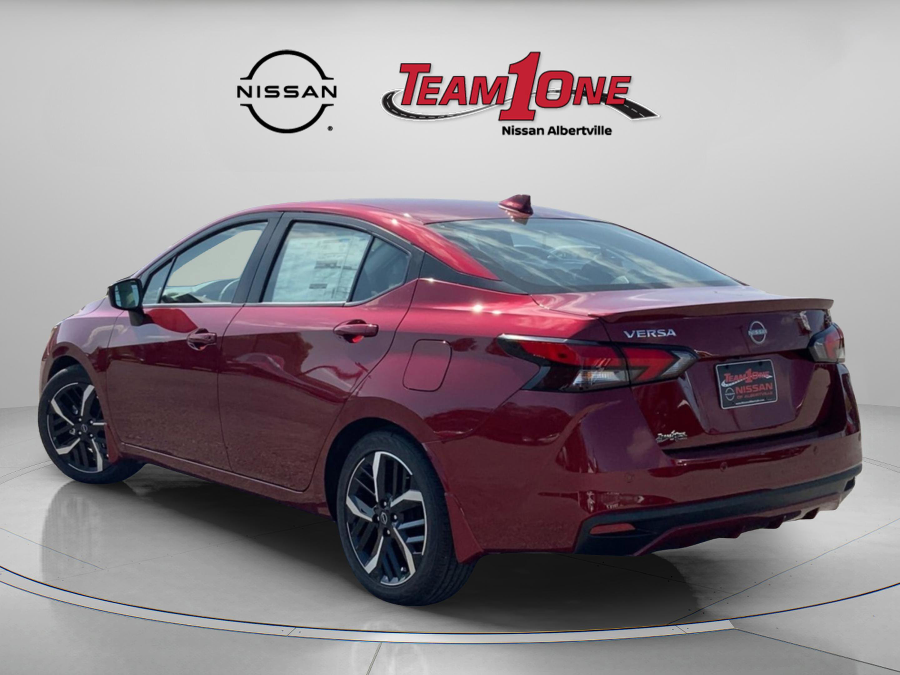 2025 Nissan Versa SR photo 3