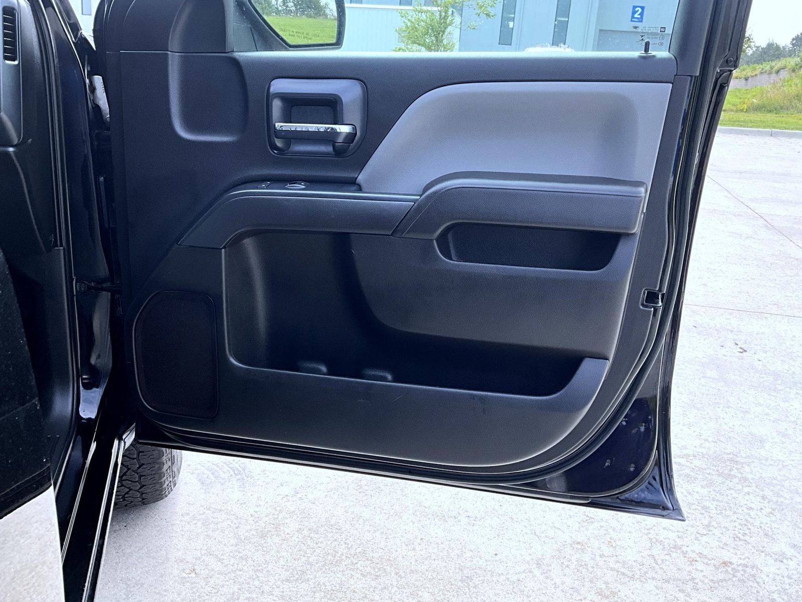 2017 Chevrolet Silverado 1500 Custom photo 15