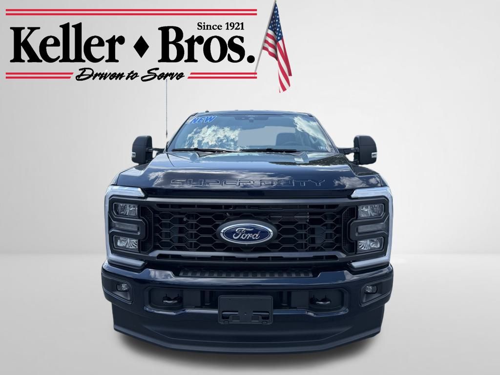 2025 Ford F-350 photo 2