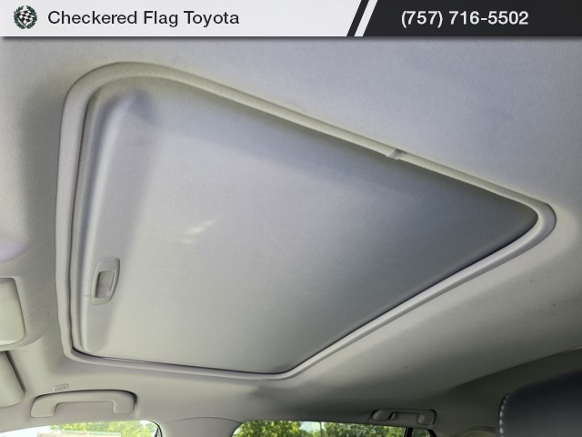 2023 Toyota RAV4 XLE Premium photo 9