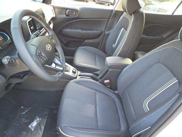 2026 Hyundai Venue SEL photo 3