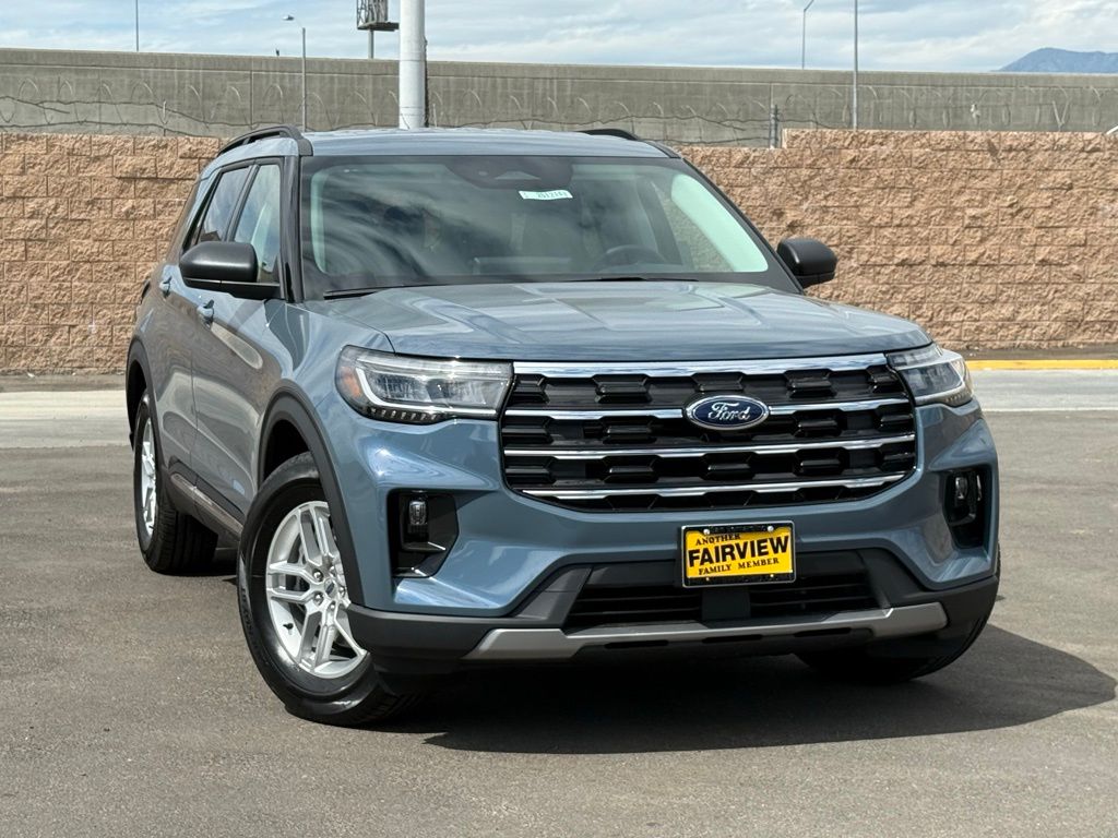2025 Ford Explorer photo 2