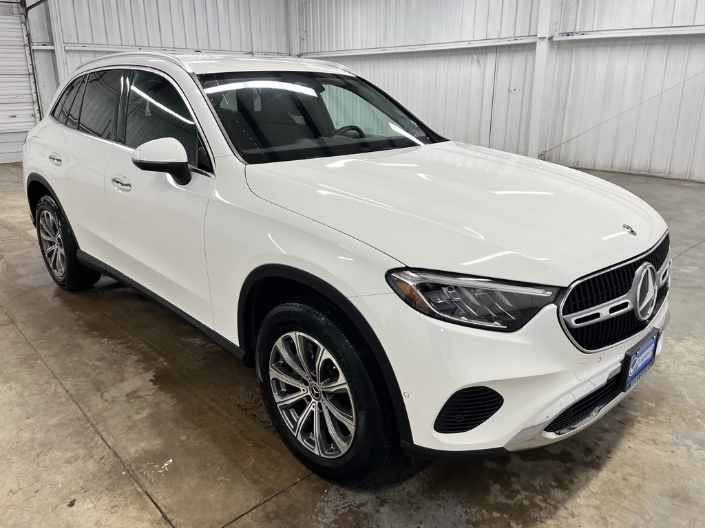 2024 Mercedes Benz GLC 300 photo 2
