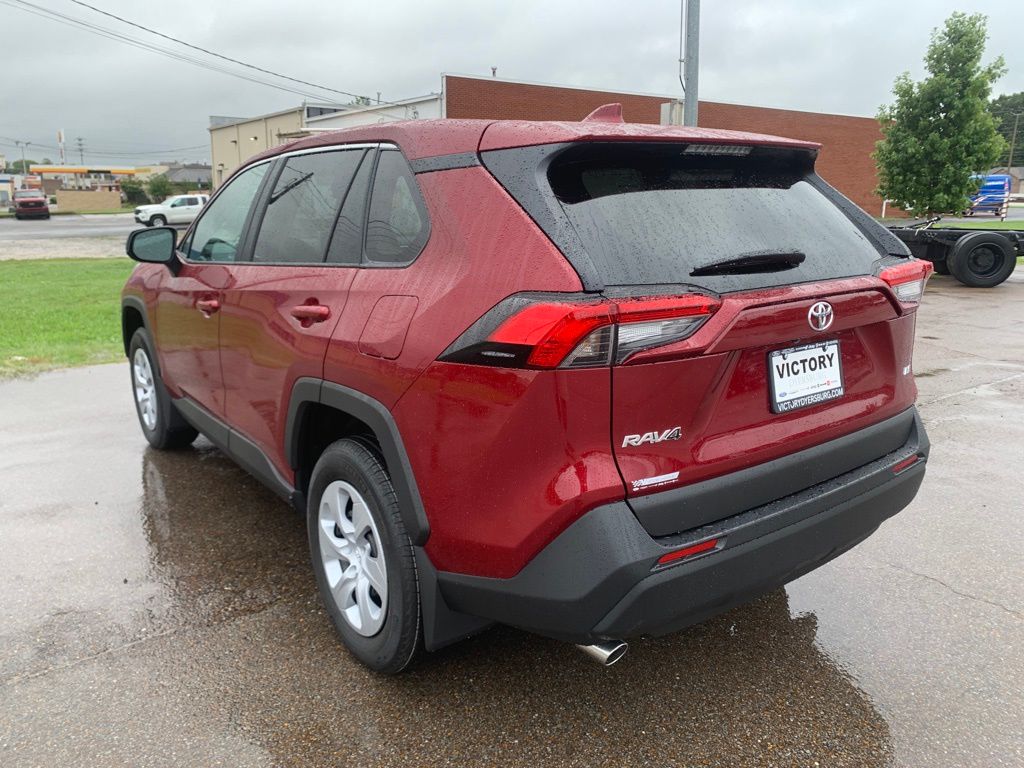 2025 Toyota RAV4 LE photo 4