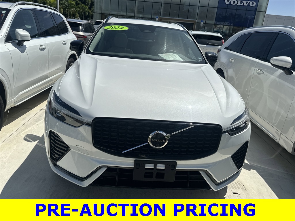2024 Volvo XC60 B5 Plus photo 2